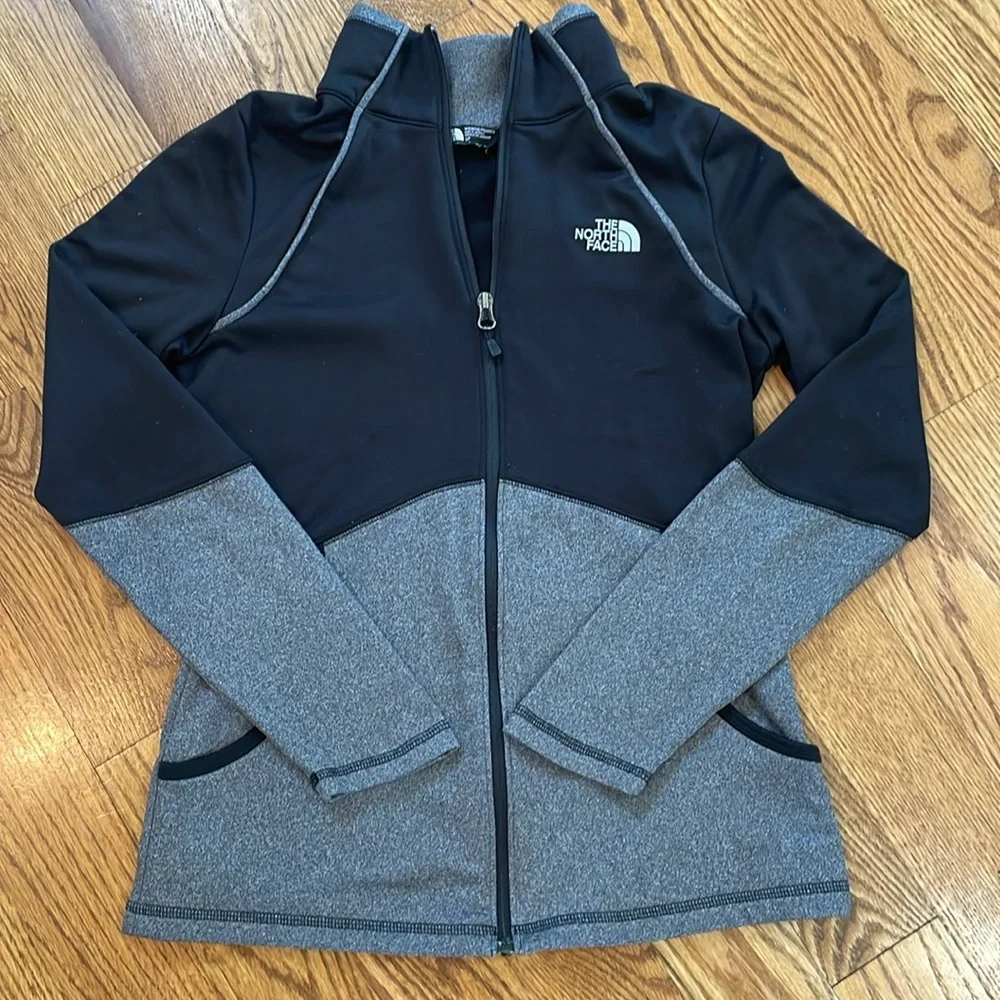Women’s The North Face Zip Up Jacket/Coat. Size S/P. Excellent Condition.